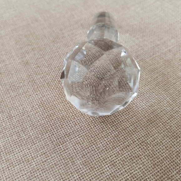 Crystal Bottle Stopper, Round with facets, Excellent Condition - Picture 3 of 10